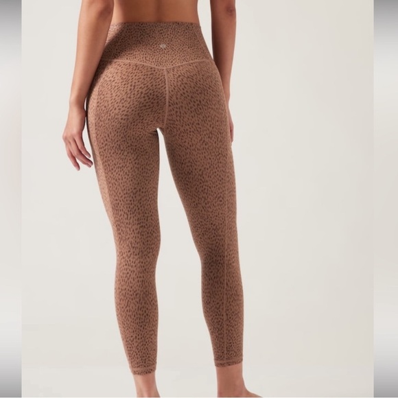 Athleta Salutation Animal Print Leggings w/ Stash Pockets Womens Size M - Picture 4 of 12